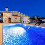 Awesome Home In Sveti Filip I Jakov 圣菲利普雅科夫