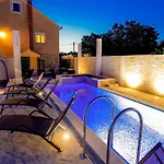 Awesome Home In Sveti Filip I Jakov