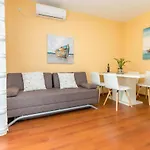 度假居 Awesome Home In Sveti Filip I Jakov
