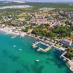 Awesome Home In Sveti Filip I Jakov