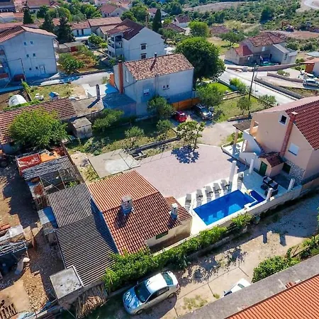 Beautiful Home In Sveti Filip I Jakov Feriehus
