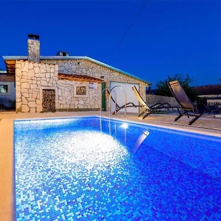 Beautiful Home In Sveti Filip I Jakov Sveti Filip i Jakov