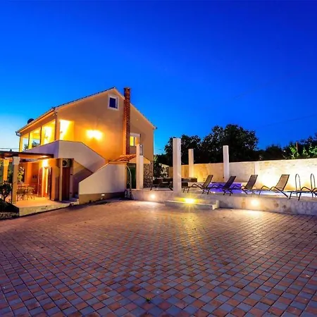 Beautiful Home In Sveti Filip I Jakov *