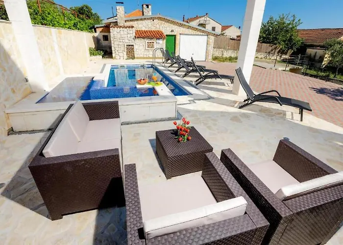 Awesome Home In Sveti Filip I Jakov