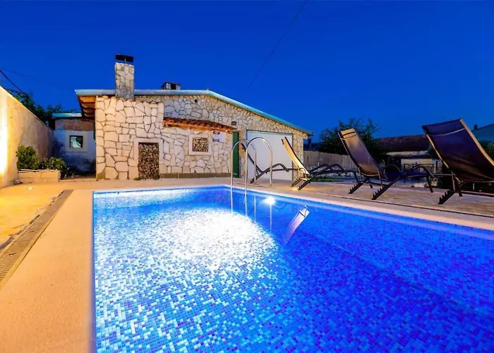 Awesome Home In Sveti Filip I Jakov Sveti Filip i Jakov