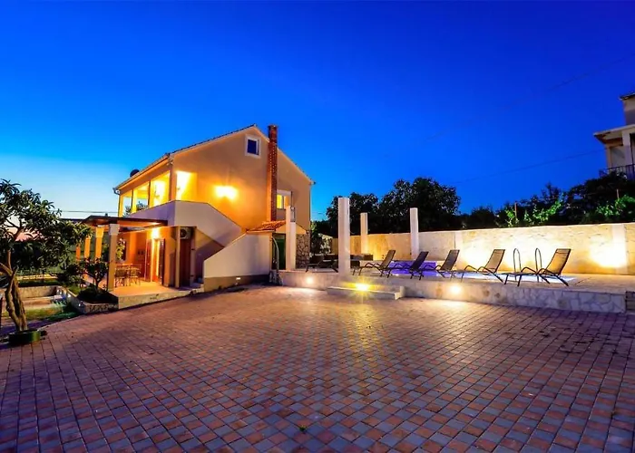 Awesome Home In Sveti Filip I Jakov *