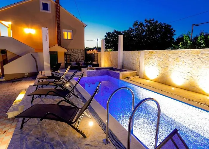 Awesome Home In Sveti Filip I Jakov