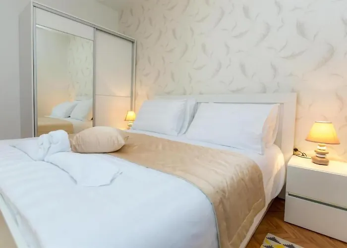Awesome Home In Sveti Filip I Jakov Feriehus *